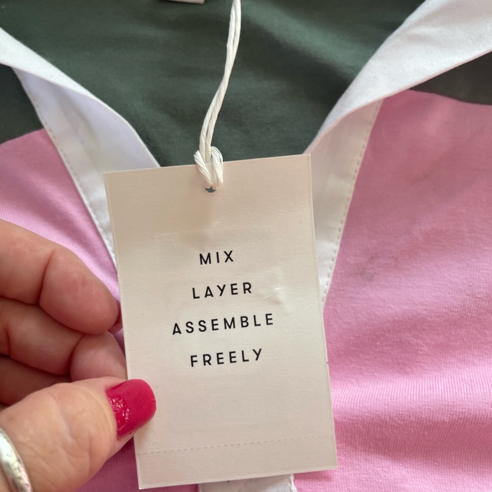 NWT Free Assembly V-Neck top with puff sleeves that tie. - Picture 6 of 9